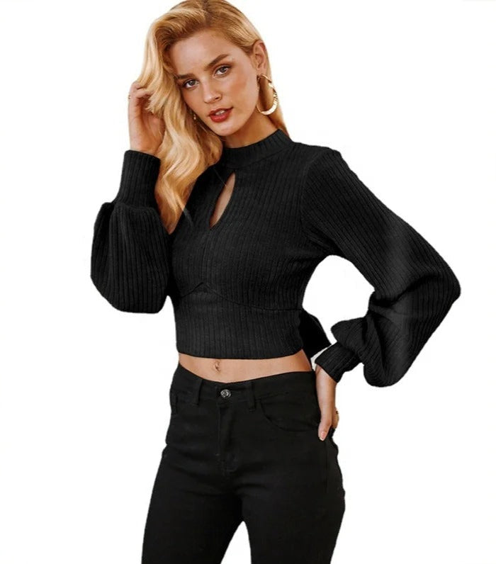 Women's blouse in soft ribbed fabric with a cut-out front, with long, wide sleeves