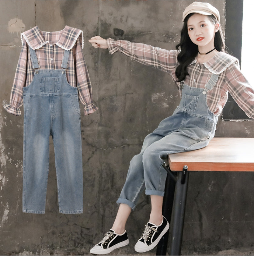 A two-piece set for girls, a faded denim jumpsuit with a front pocket and a check-pattern shirt with a wide collar decorated with a white border and long ruffled sleeves