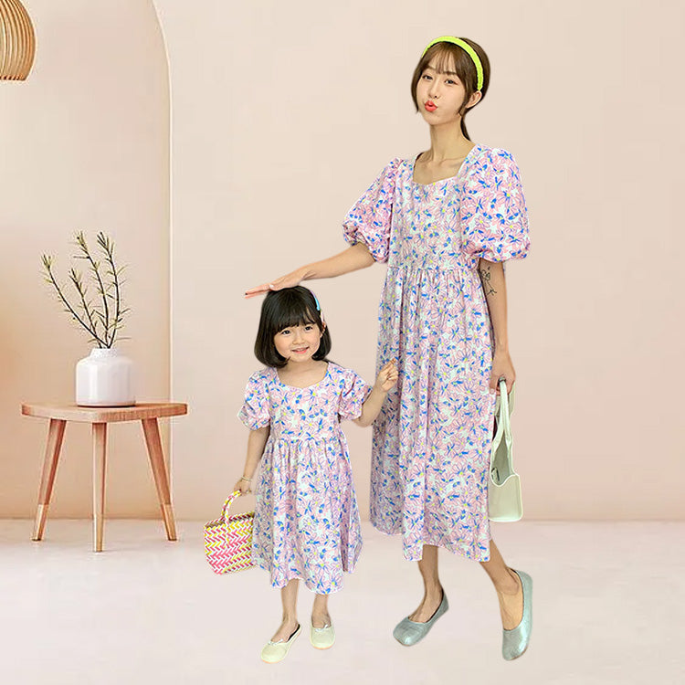 Long matching summer dress for mother and daughter with a floral pattern and short puff sleeves