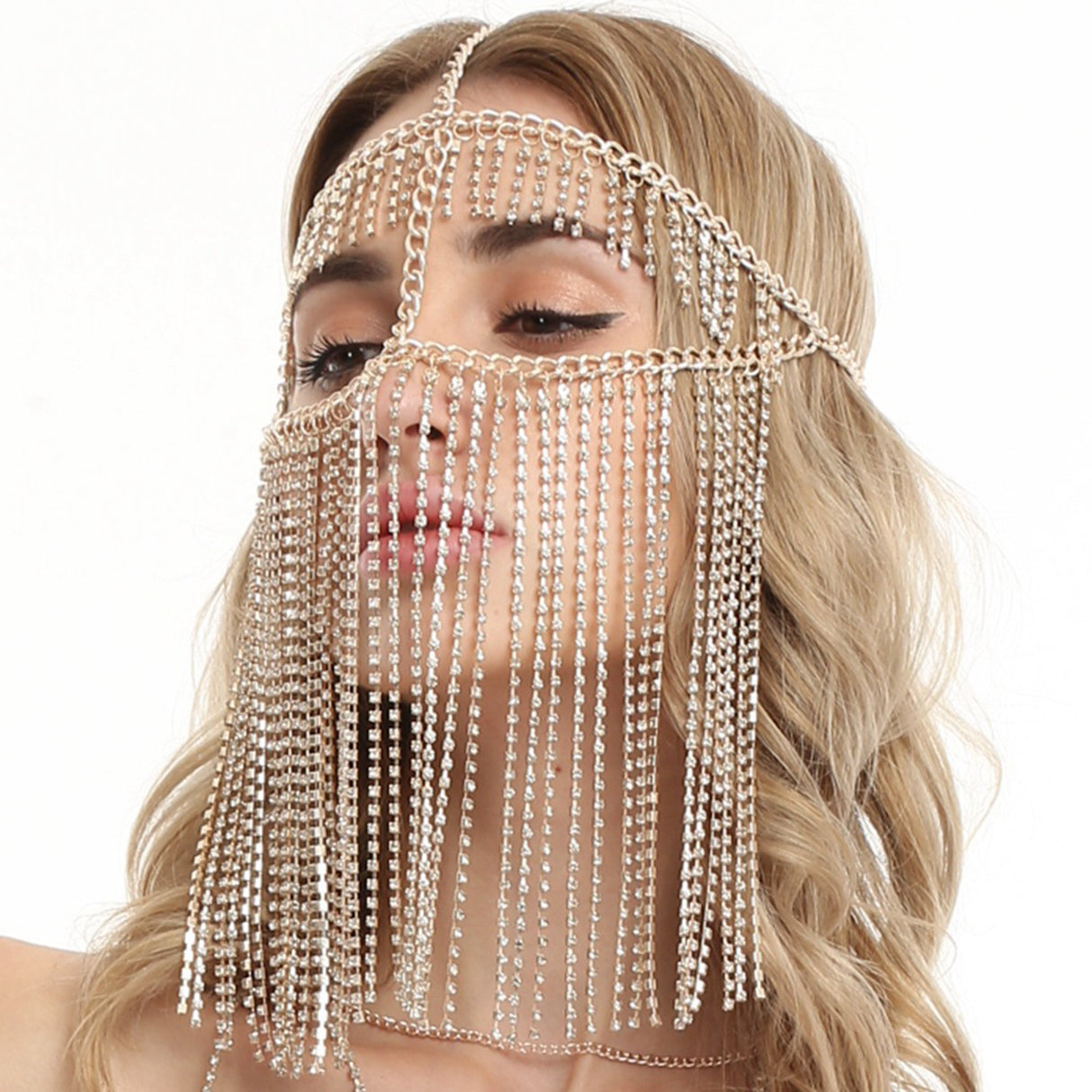 Accessory for a face mask with a burqa with chains studded with crystals