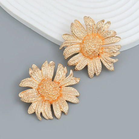 Gorgeous women's earring in the shape of a sunflower