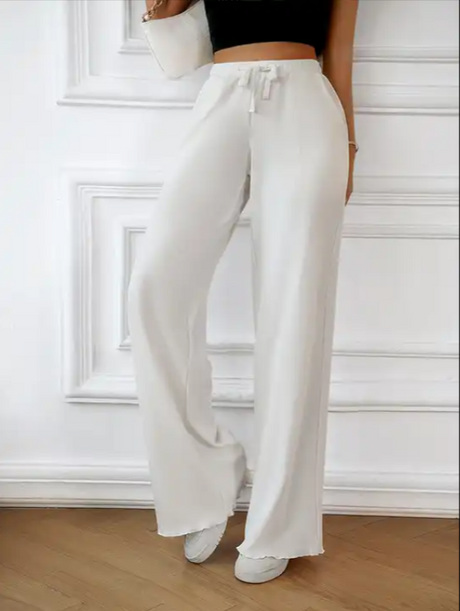 Long wide-leg trousers with an elastic waist and side pockets