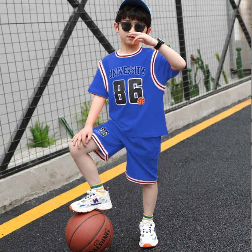 Basketball sportswear in a solid color of two pieces, a T-shirt and shorts with visible borders and print of the number 86