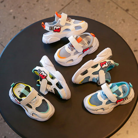 Boys' sporty sandals with straps and adhesive