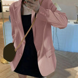 Elegant women's blazer with four front pockets and a pocket flap
