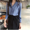 Plain women's shirt with collar and long sleeves