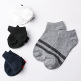 A set of short socks with a practical and neutral design, 5 pairs
