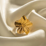 Women's gold-colored jewelry ring with an open ring in the shape of a rose