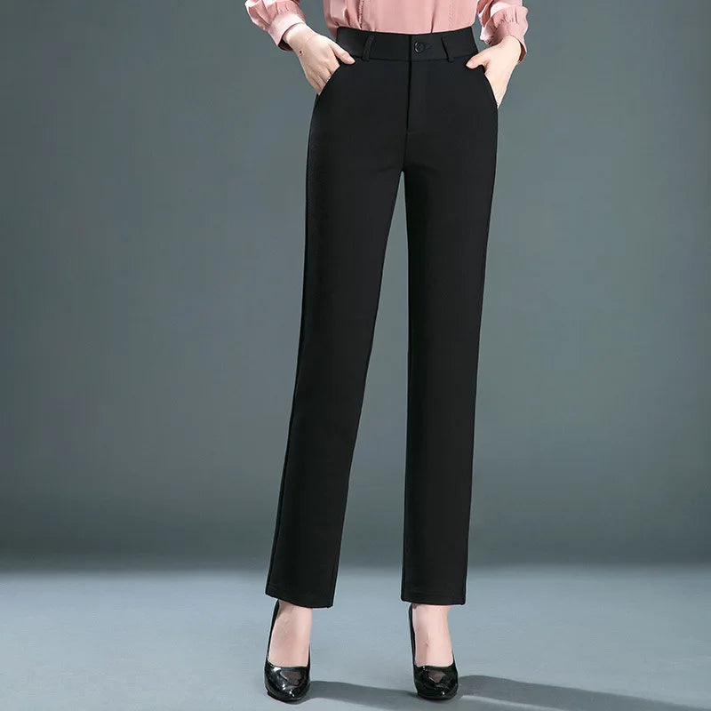 Women's trousers in formal style with zipper, button and pockets