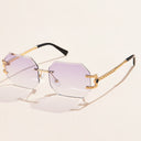 Sunglasses with geometric lenses and an elegant gold frame