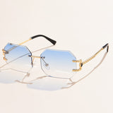 Sunglasses with geometric lenses and an elegant gold frame