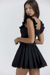فستان أسود قصير بدون أكمام مع كشكشة على الأكتاف سباندكس/بوليستر