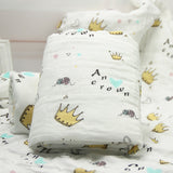 One piece baby quilt for newborns, with six layers of pure organic cotton, white color and random patterns.